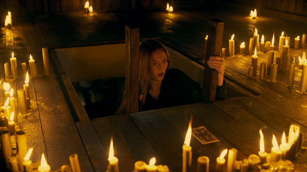 New Horror Film "Tarot" Explores Fate and Survival- Movie Review /《絕命塔羅牌》 - 一部新的令人興奮的恐怖電影評論